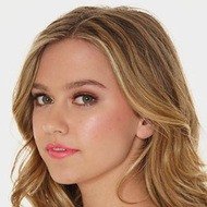 Sterre Koning, 22 (Pop Singer)