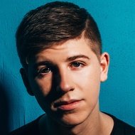 Steve James, 27 (音樂製作人)