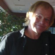 Steve Jay, 74 (Bassista)