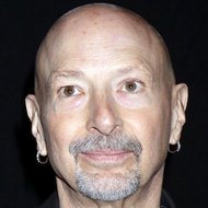 Steve Smith, 69 (鼓手)