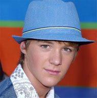 Stevie Brock, 33 (流行歌手)