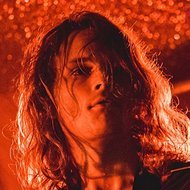 Stu MacKenzie, 35 (搖滾歌手)