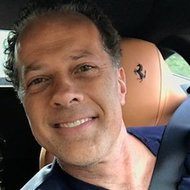 Stuart Linder, 58 (医生)