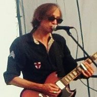 Stuart Mathis, 65 (Gitarrist)