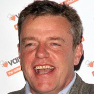Suggs, 64 (流行歌手)