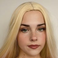 Sylvie Winnie, 22 (TikTok Star)