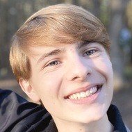 Tanner Gabona, 22 (TikTok明星)