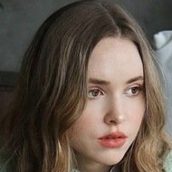 Taylor R, 35 (YouTube Star)
