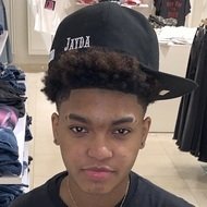 theeyloveaj, 18 (TikTok-ster)