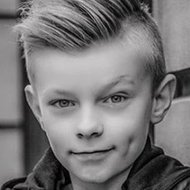 Theoz, 18 (TikTok Star)