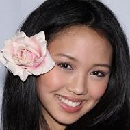 Thia Megia, 29 (流行歌手)