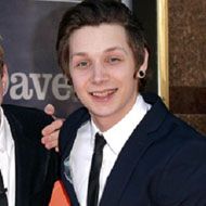 Thomas Redgrave, 34 (Cantante Pop)