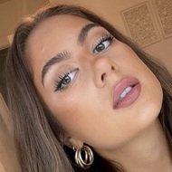 Tia Leoni Zanetti, 26 (YouTube Star)