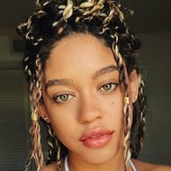 Tia Valentine, 28 (Estrella de Instagram)