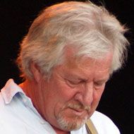 Tim Renwick, 76 (Guitarist)