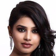 Tiyah Kar, 36 (流行歌手)