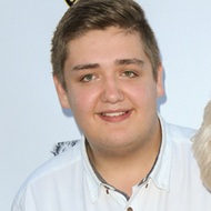 Tom Bleasby, 27 (流行歌手)