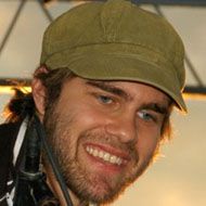 Tomas Kalnoky, 43 (朋克歌手)