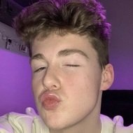 tomlikesfood, 22 (TikTok明星)