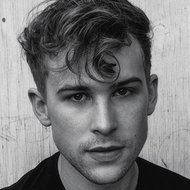 Tommy Dorfman, 31 (电视演员)