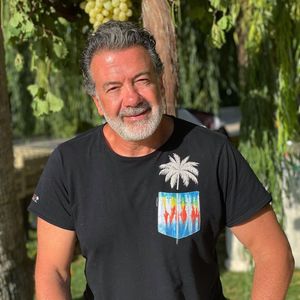 Tony Baroud, 57 (Ведущий телешоу)