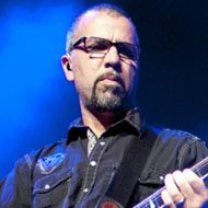 Tony Rombola, 60 (Guitariste)