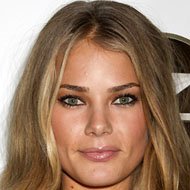 Tori Praver, 39 (Modell)