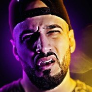 TrackaBangBang, 35 (Facebook明星)