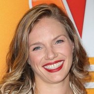 Tracy Spiridakos, 36 (电视女演员)