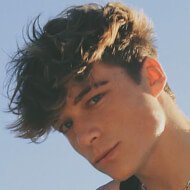 Travis Riker, 23 (Estrella de TikTok)