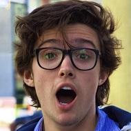 Trevor Douglas, 27 (流行歌手)