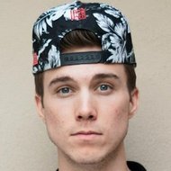 Troy Ogletree, 29 (Ca sĩ nhạc Pop)