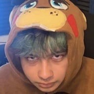 Tuv, 23 (Star di YouTube)