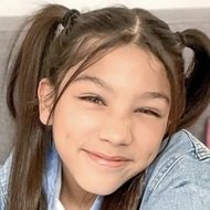Txunamy, 16 (Instagram Star)