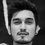 Uzair Jaswal, 33 (流行歌手)