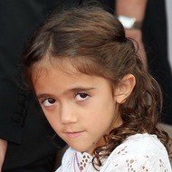 Valentina Paloma Pinault, 16 (家庭成员)