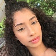 Valerie Batalla, 25 (模特)