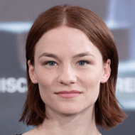 Valerie Pachner, 38 (电影女演员)