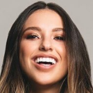 Vanessa Oliveira De Sousa, 27 (YouTube Star)