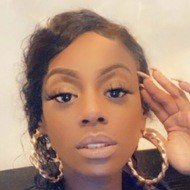 Vee Brown, 34 (Instagram Star)