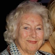 Vera Lynn (1917 - 2020) (Cantante Pop)
