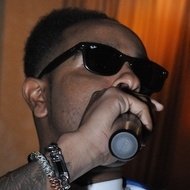 Verse Simmonds, 43 (說唱歌手)