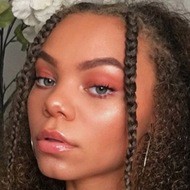 Viah Lee, 23 (YouTube-ster)