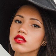 Vick Hope, 34 (电视节目主持人)