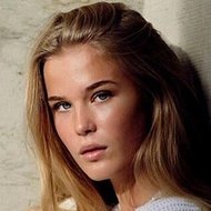 Victoria Garber, 23 (Star di YouTube)