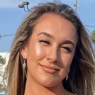 Victoria Tschopp, 30 (TikTok明星)