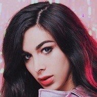 Victoria Volkóva, 31 (YouTube明星)
