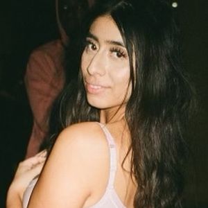 Violet Myers, 27 (Movie Actress)