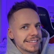 Virti, 32 (YouTube明星)