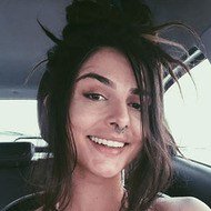 Vitoria Schwarzeluhr, 32 (YouTube Star)